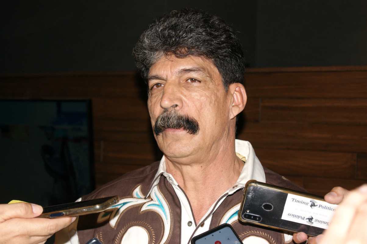 Conflicto de armadoras impide adquisición rápida de nuevos camiones para el transporte.