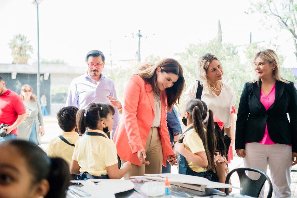 Presidenta del DIF Municipal amadrina taller de arte infantil