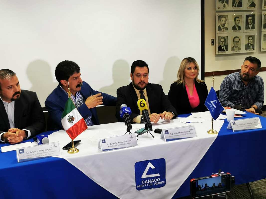 Culmina capacitación para mejorar atención a visitantes durante convenciones.