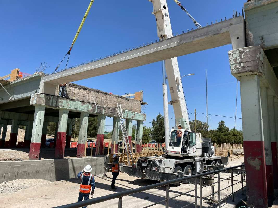 Inician colocación de trabes en puentes Carlos Villarreal
