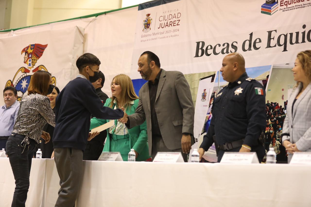 Inició Municipio la entrega de becas escolares 2023