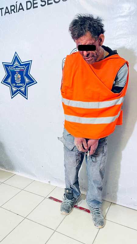 Policías municipales detienen a sujeto por incendiar una vivienda