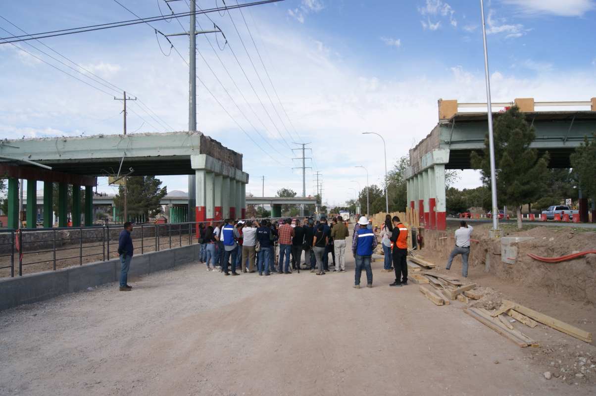 Preparan colocación de trabes en el Puente Carlos Villarreal; podrían concluir en agosto.