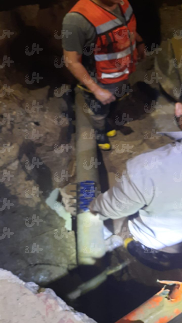 Reparan fuga de agua provocada por empresa