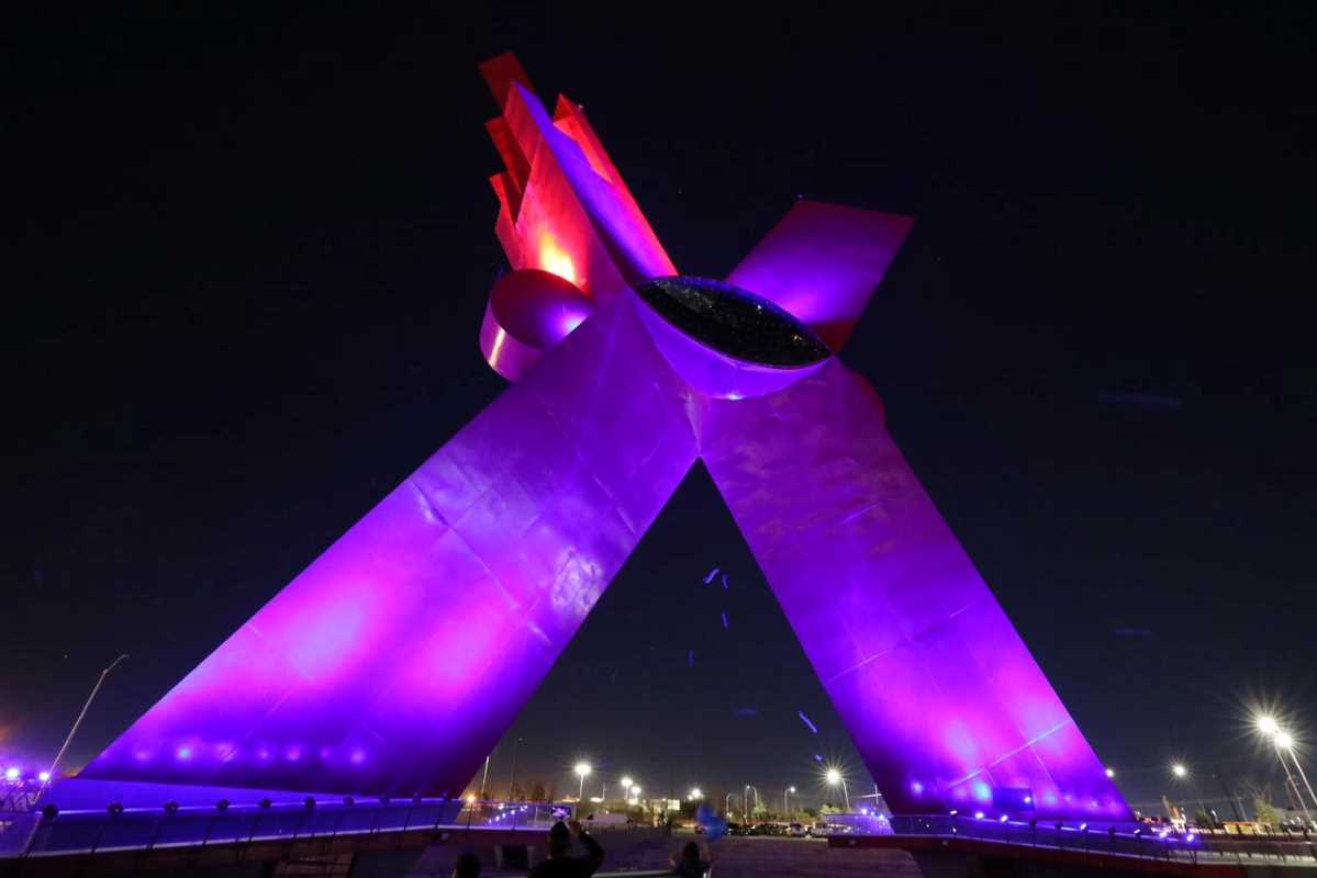 Iluminan la “X” de azul por el Día Mundial de Concienciación sobre el Autismo