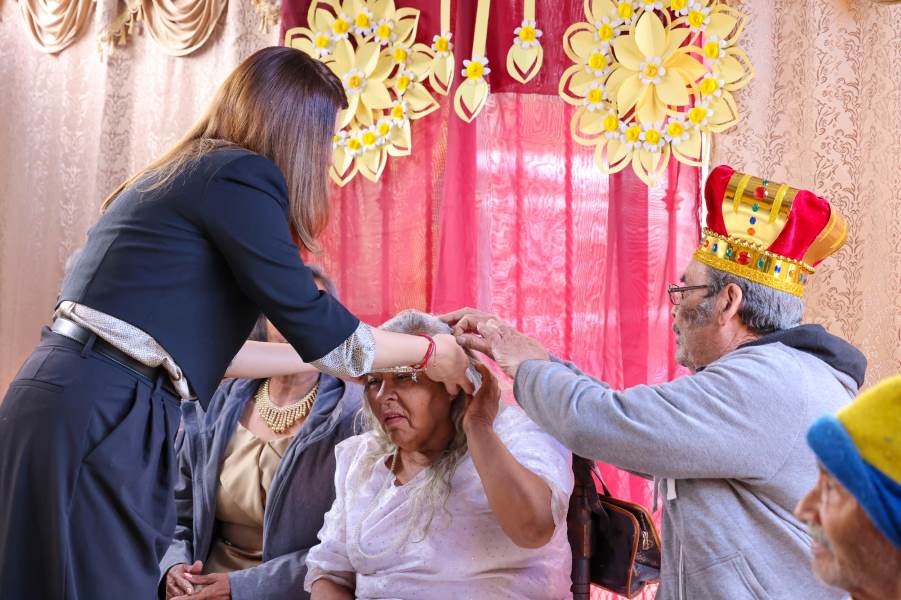 Realiza Consejo del Adulto Mayor Morelos su tercera coronación de rey y reina
