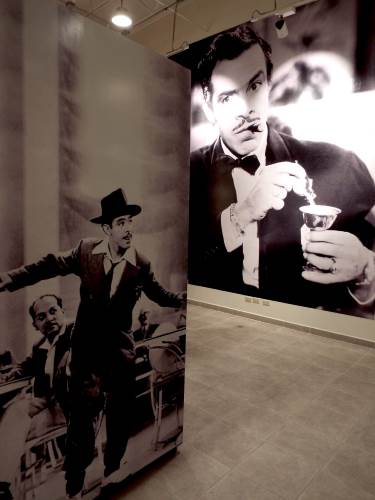 Disfrutan estudiantes de danzón la exposición del “Pachuco de Oro”