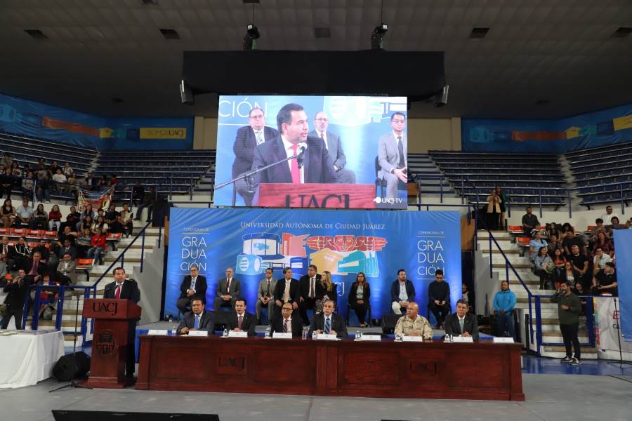 Graduaron 475 nuevos profesionistas de la UACJ