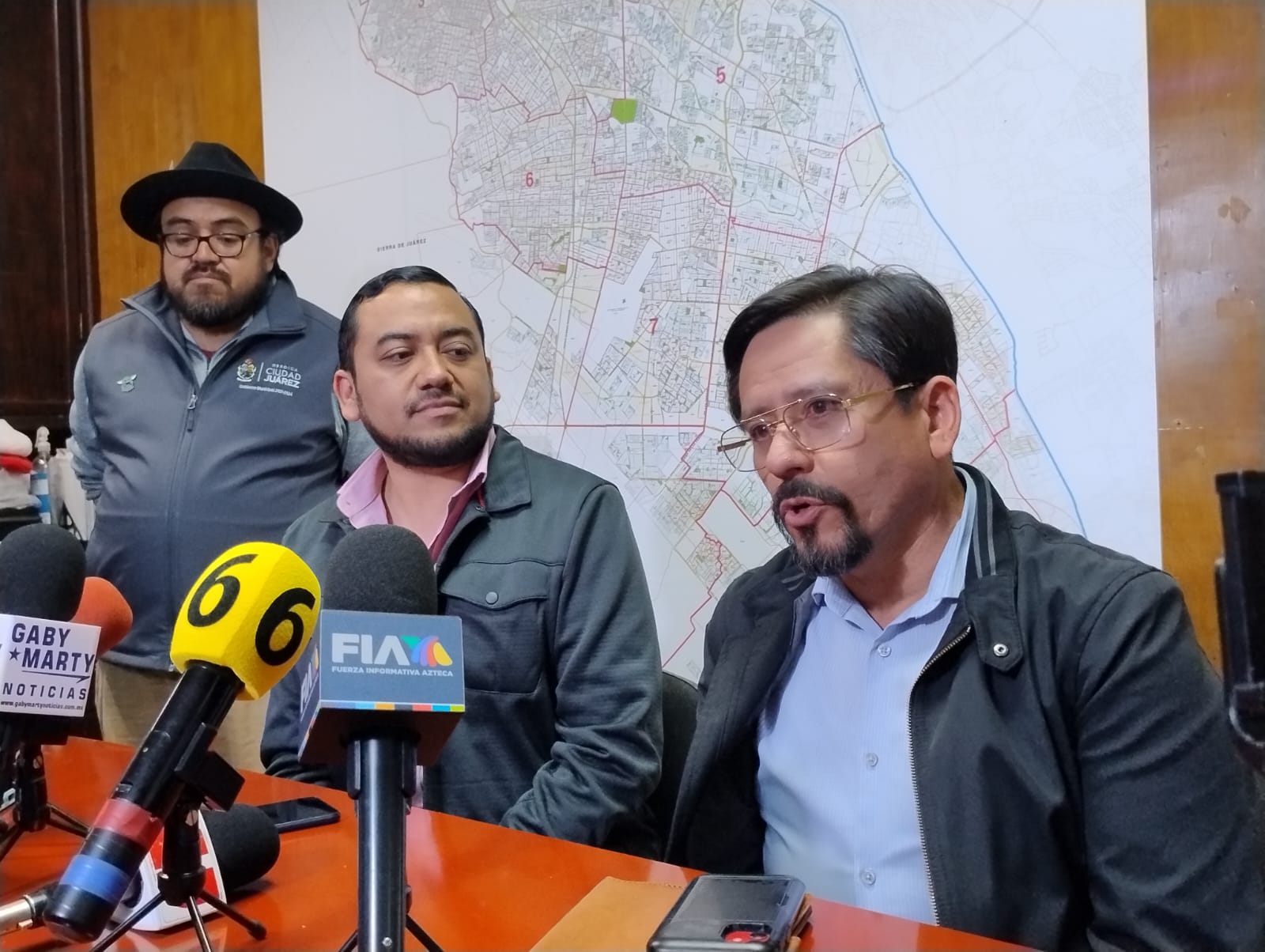 Llaman a juarenses a repintar mensaje en el Cerro Bola.