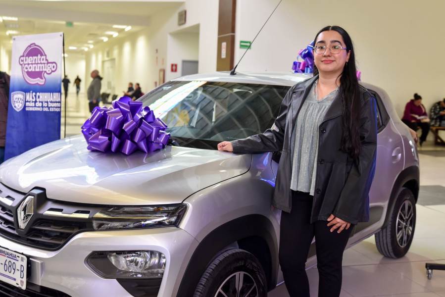Recibe Sofía Polino Rodríguez premio por ser Generación de excelencia
