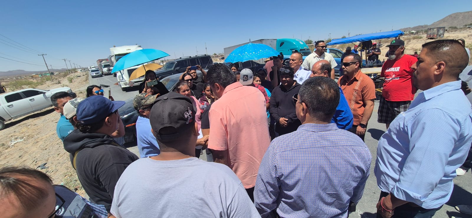 Atienden inquietudes de vecinos de los kilómetros que tenían bloqueada carretera a Casas Grandes