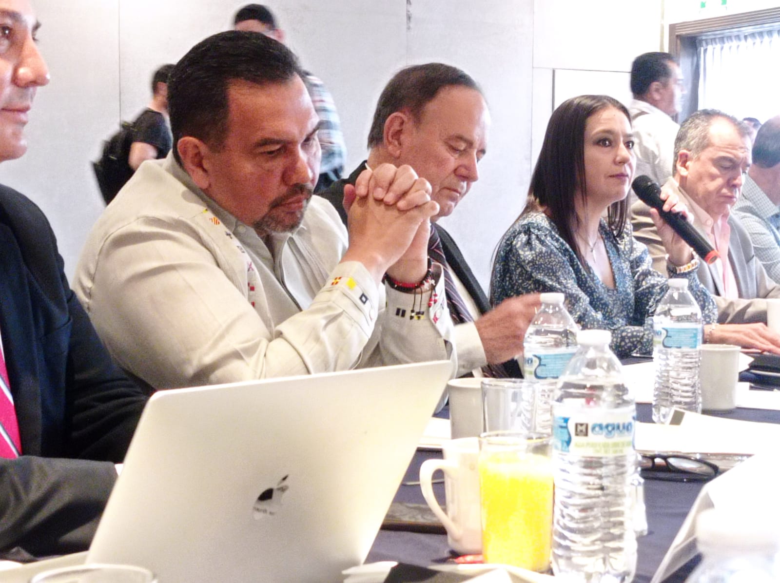 Aborda alcalde tema económico con empresarios juarenses.