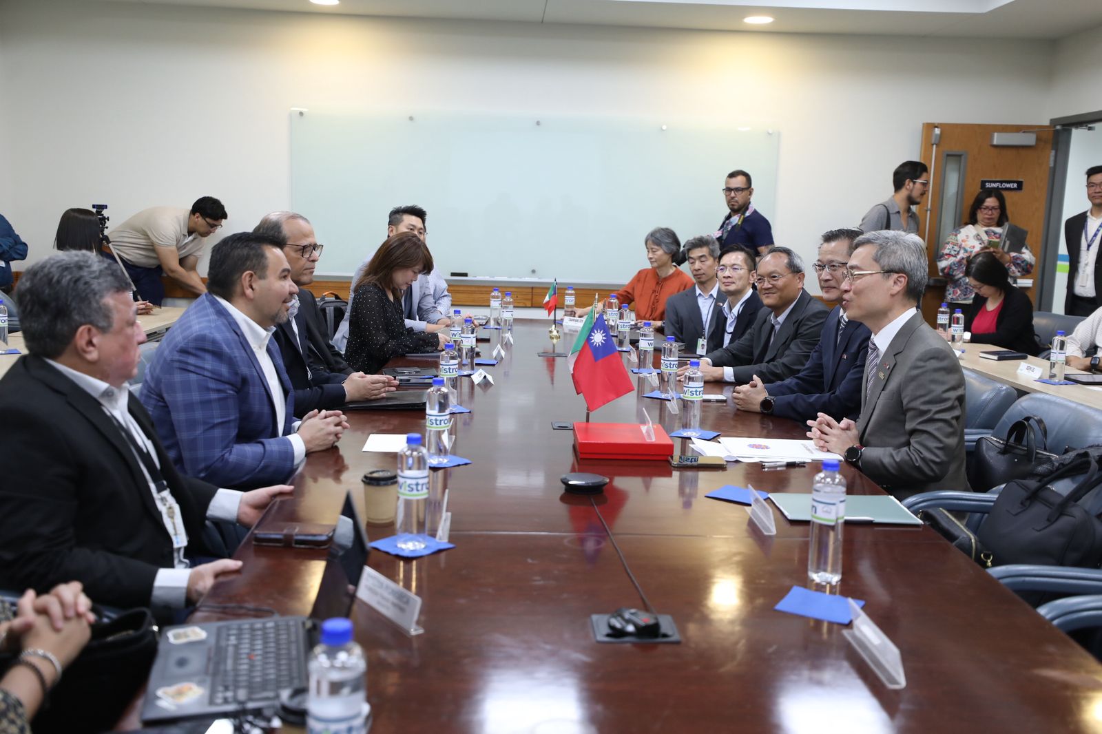 Destaca alcalde valor de la fuerza laboral juarense ante empresarios taiwaneses.