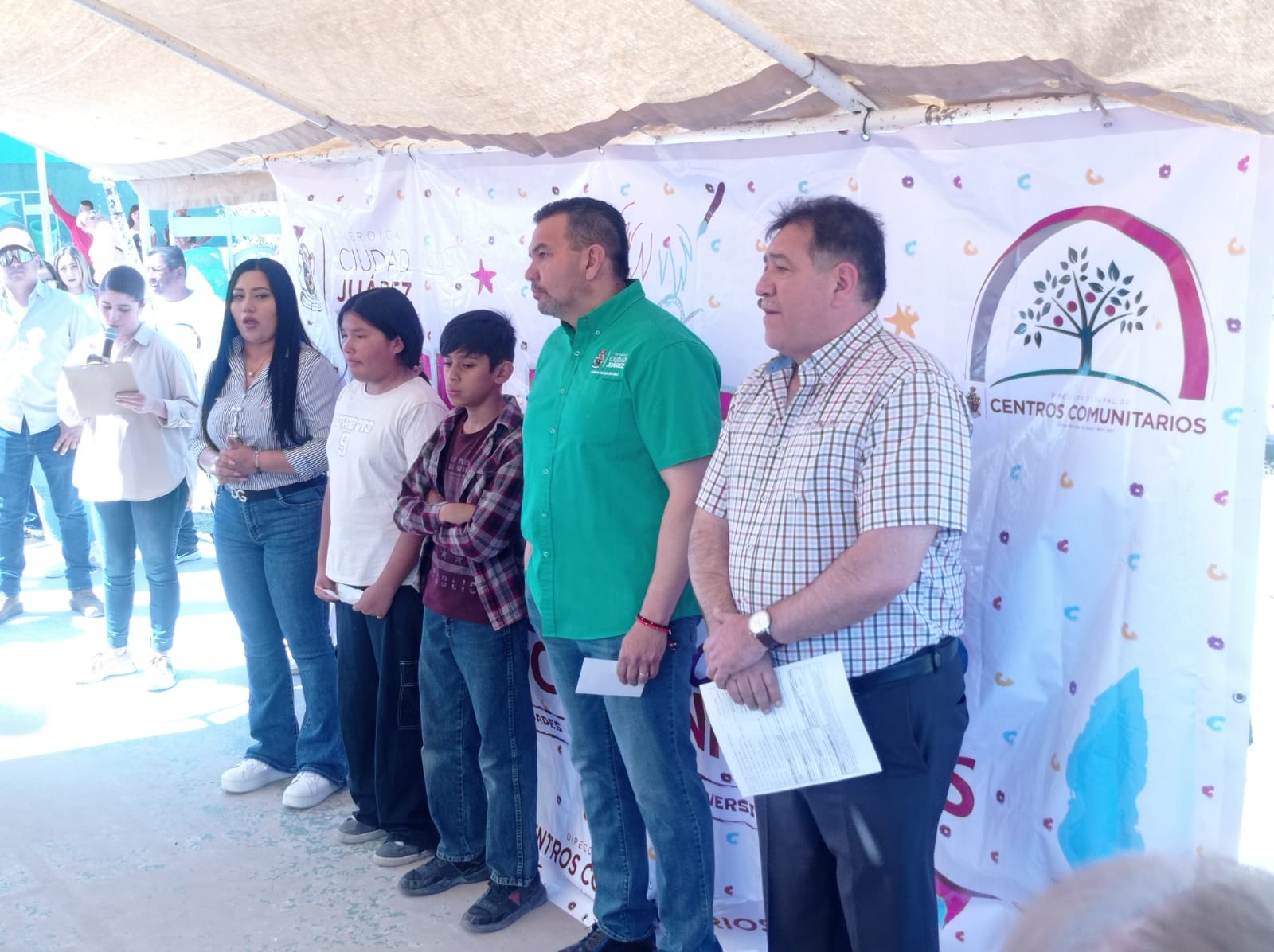 Celebra alcalde a niños en el Parque Centeno.