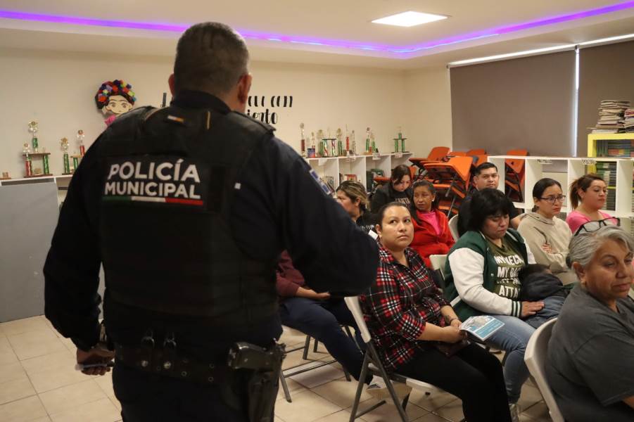 Reciben padres de familia platicas contra las adicciones