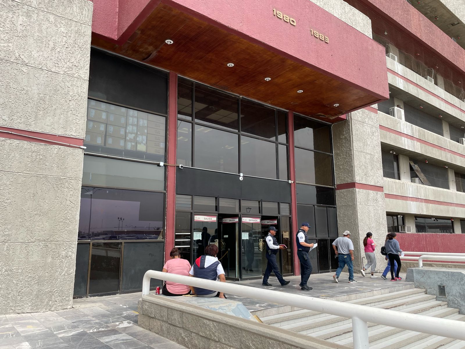 Anuncian cierre de dependencias municipales el jueves y viernes.