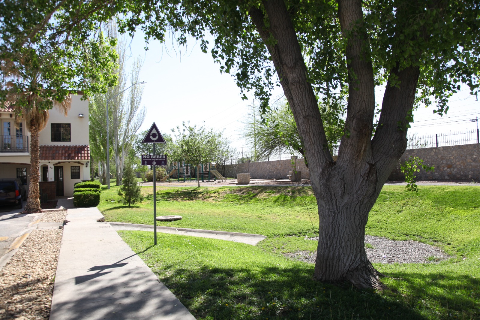 Se suman vecinos a promoción de la Línea Morada para riego de parques.