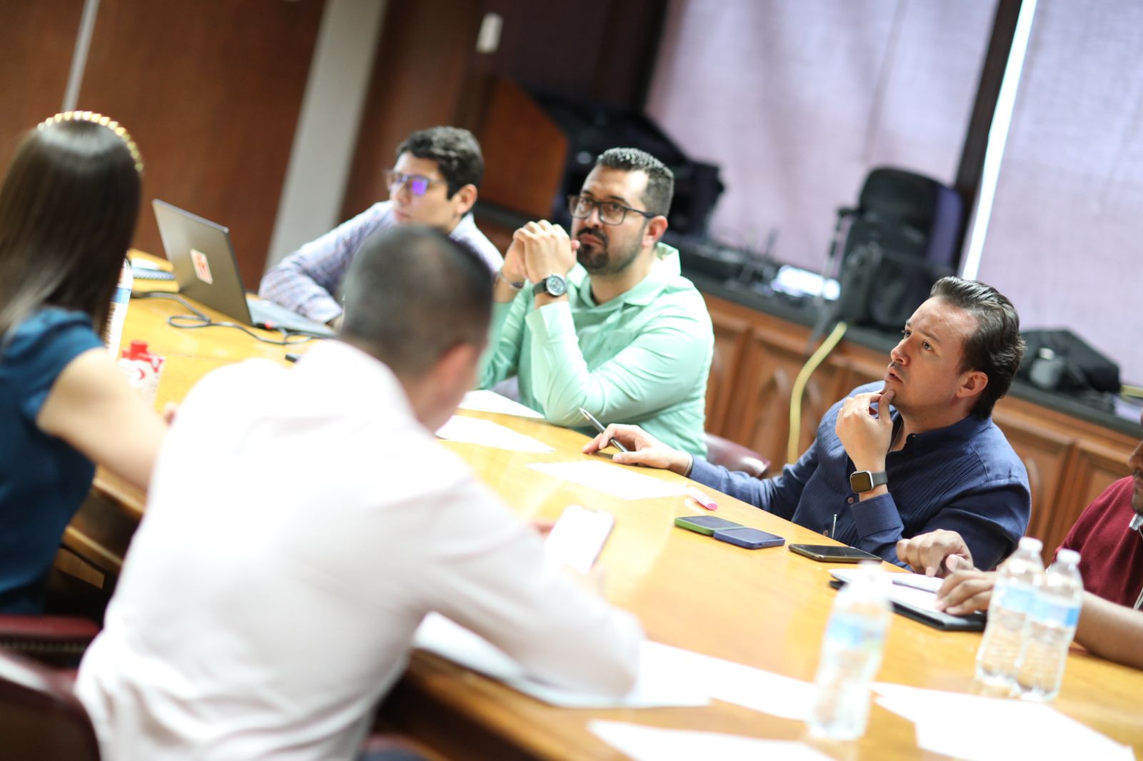 Informan a regidores sobre actividades de promoción económica y turística en la ciudad.