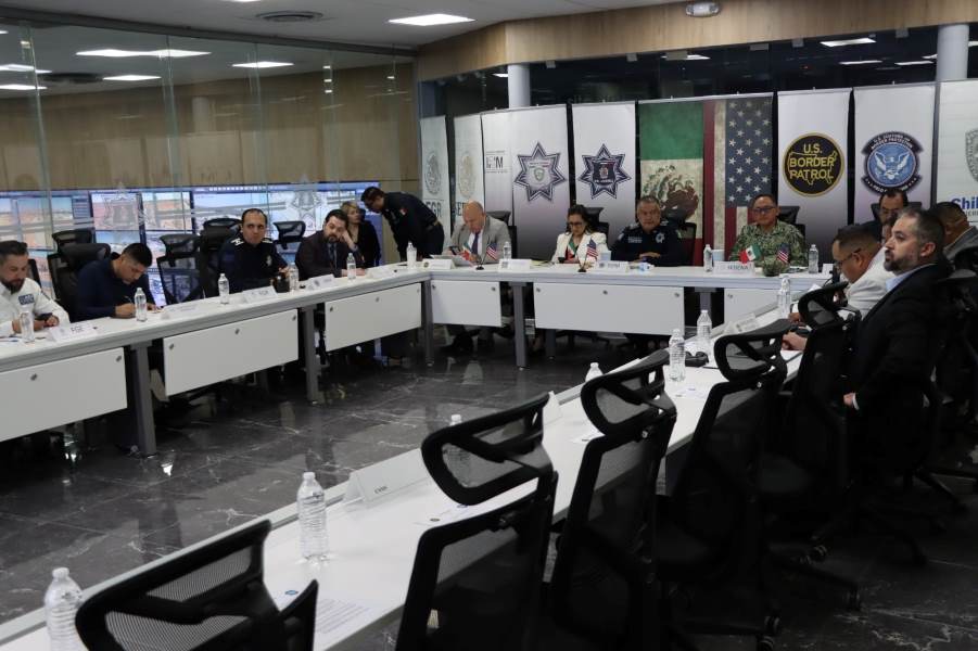 Cruzan información policías juarenses y paseñas