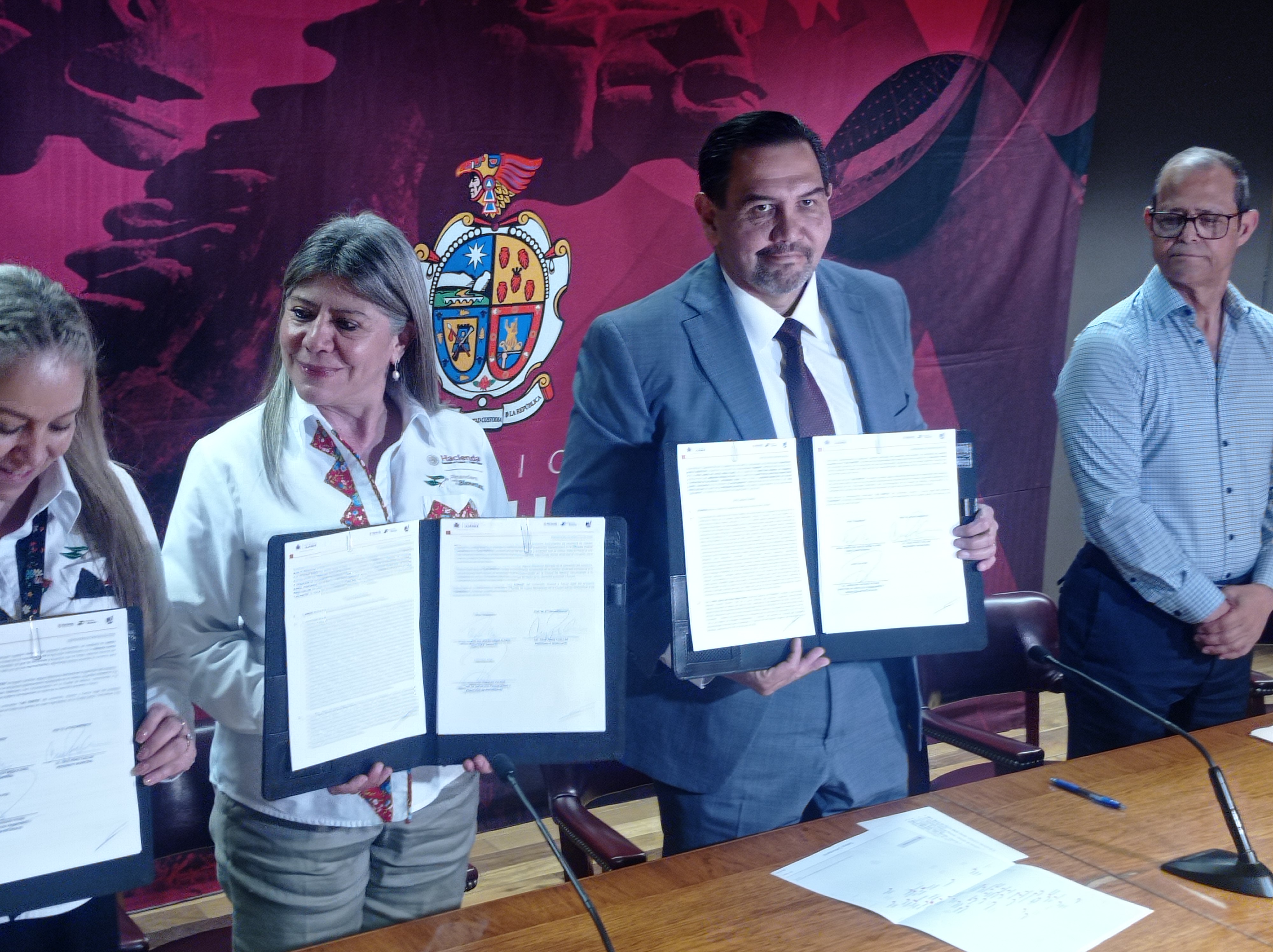 Celebran convenio entre municipio y FINABIEN.