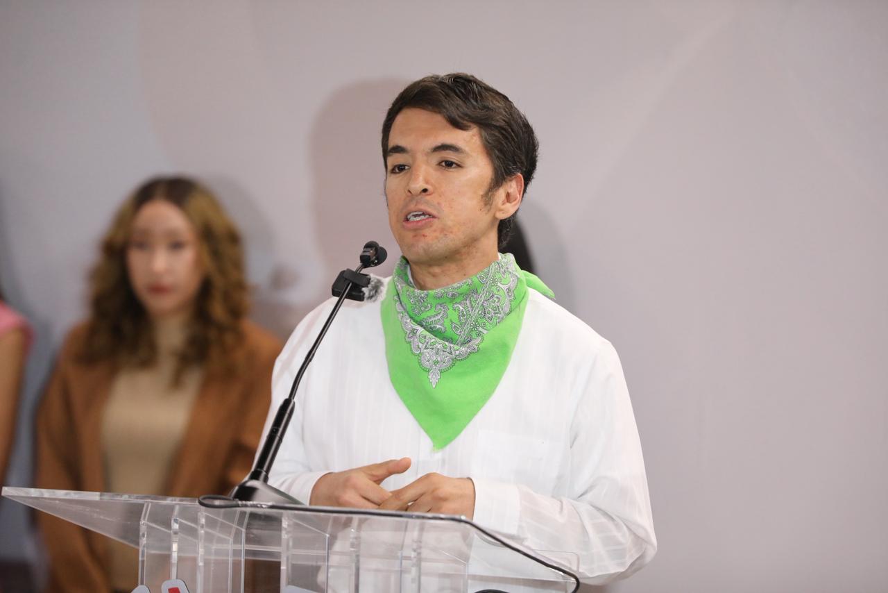 Piden universitarios apoyo para beneficiar a niños.