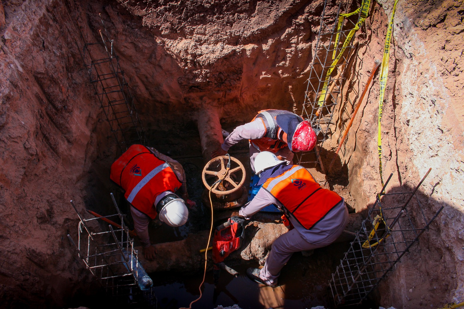 Concluyen con éxito trabajos de reposición de válvulas.