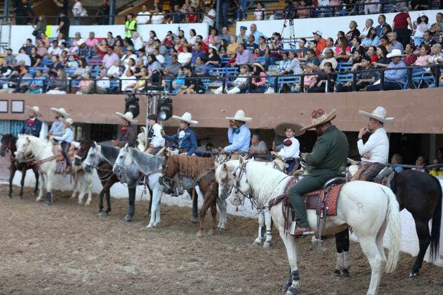 Cabalgata, charreada y duetos marcaron jornada del Festival Juárez Juangabrielísimo