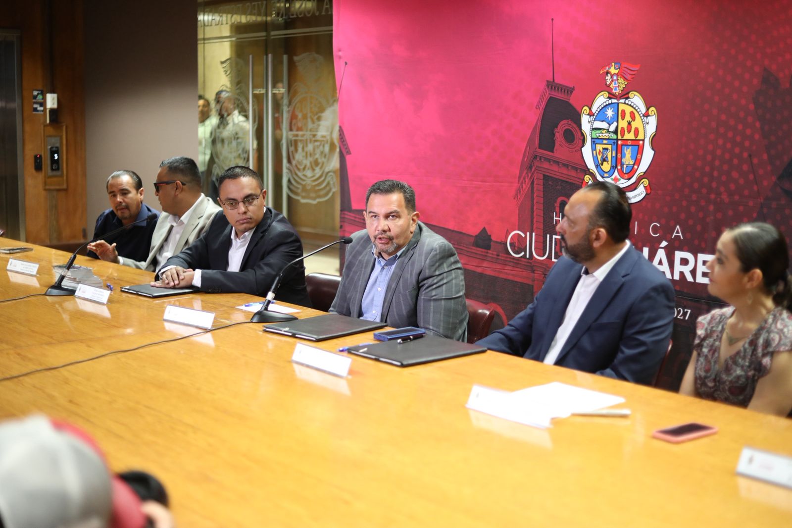 Firman convenio para apoyar a emprendedores.