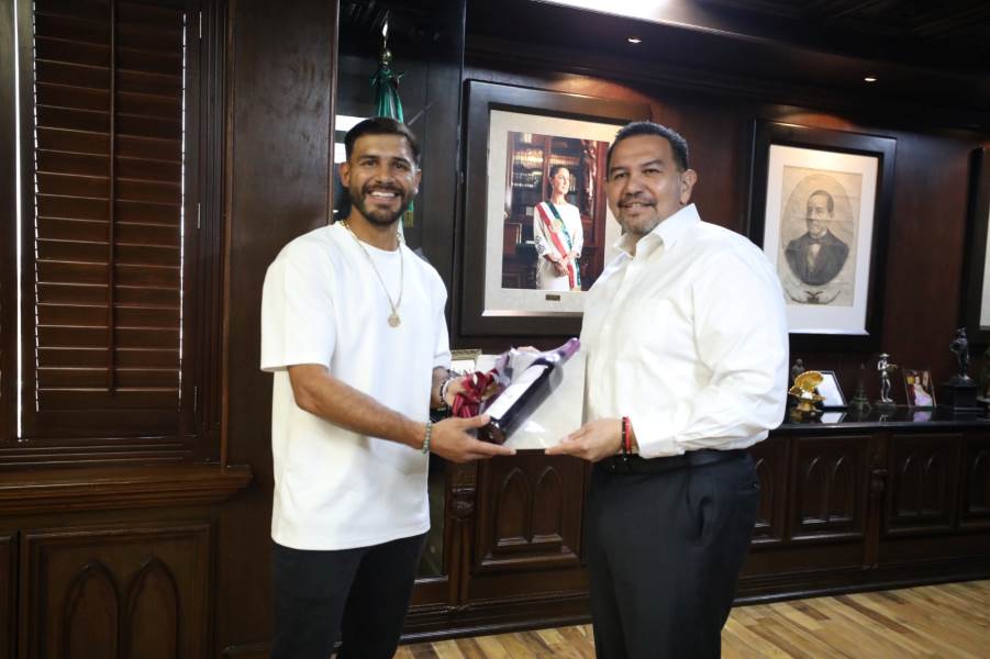 Alcalde Cruz Pérez Cuéllar recibió al peleador Yair “El Pantera” Rodríguez