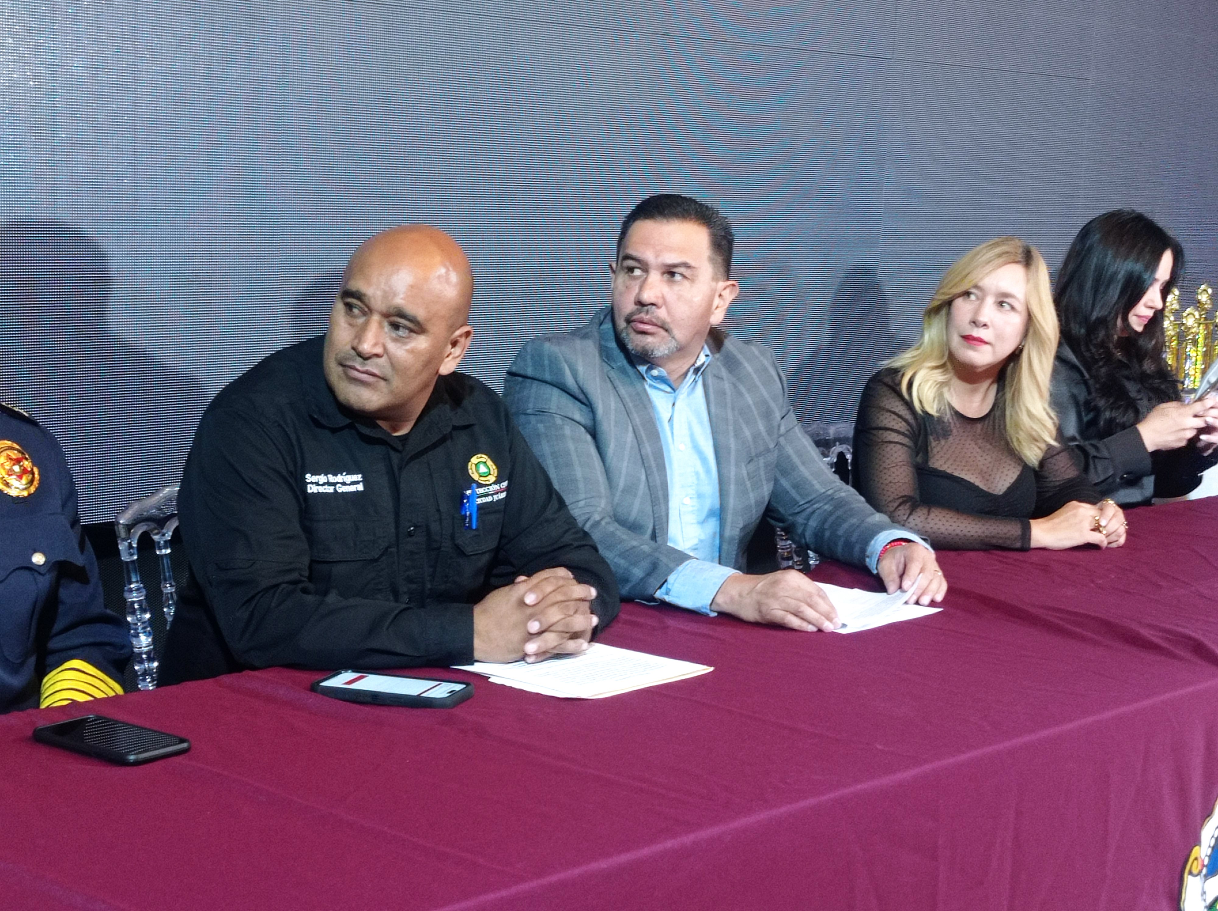 Anuncia alcalde homologación de salarios para Bomberos.