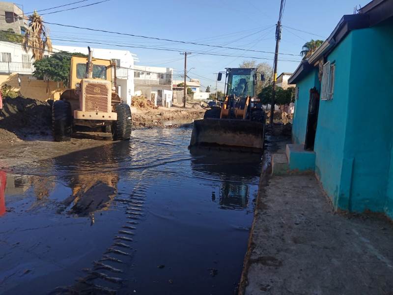 Retiran más de 800 toneladas de azolve tras lluvias en la colonia Franja Sara Lugo