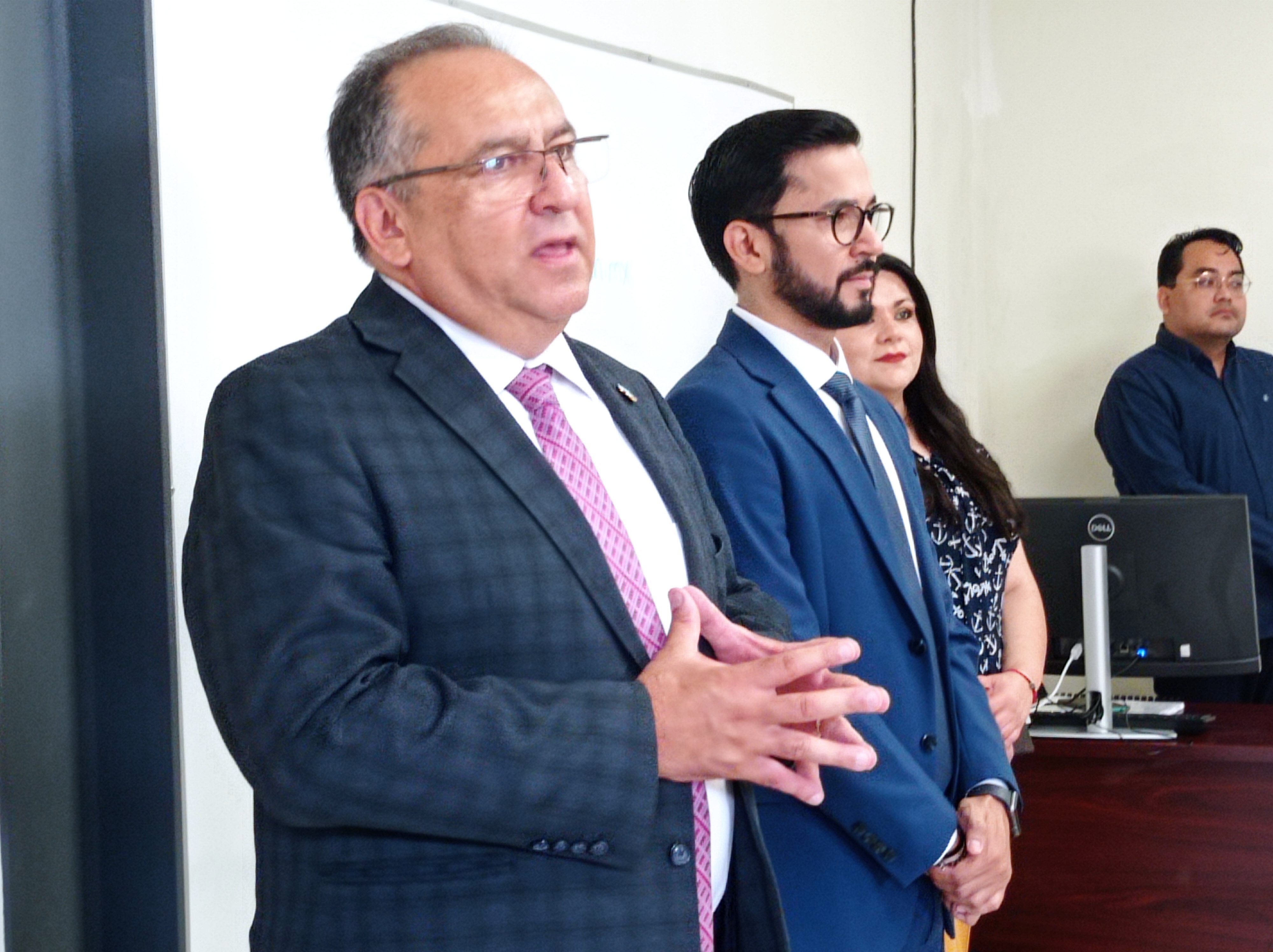 Dan bienvenida a alumnos de la UACH en el arranque de nuevo semestre.