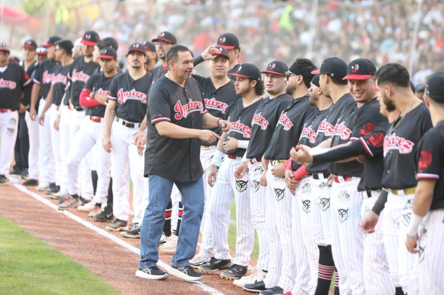 Alcalde lanzó la primera bola en la semifinal de los Indios de Juárez