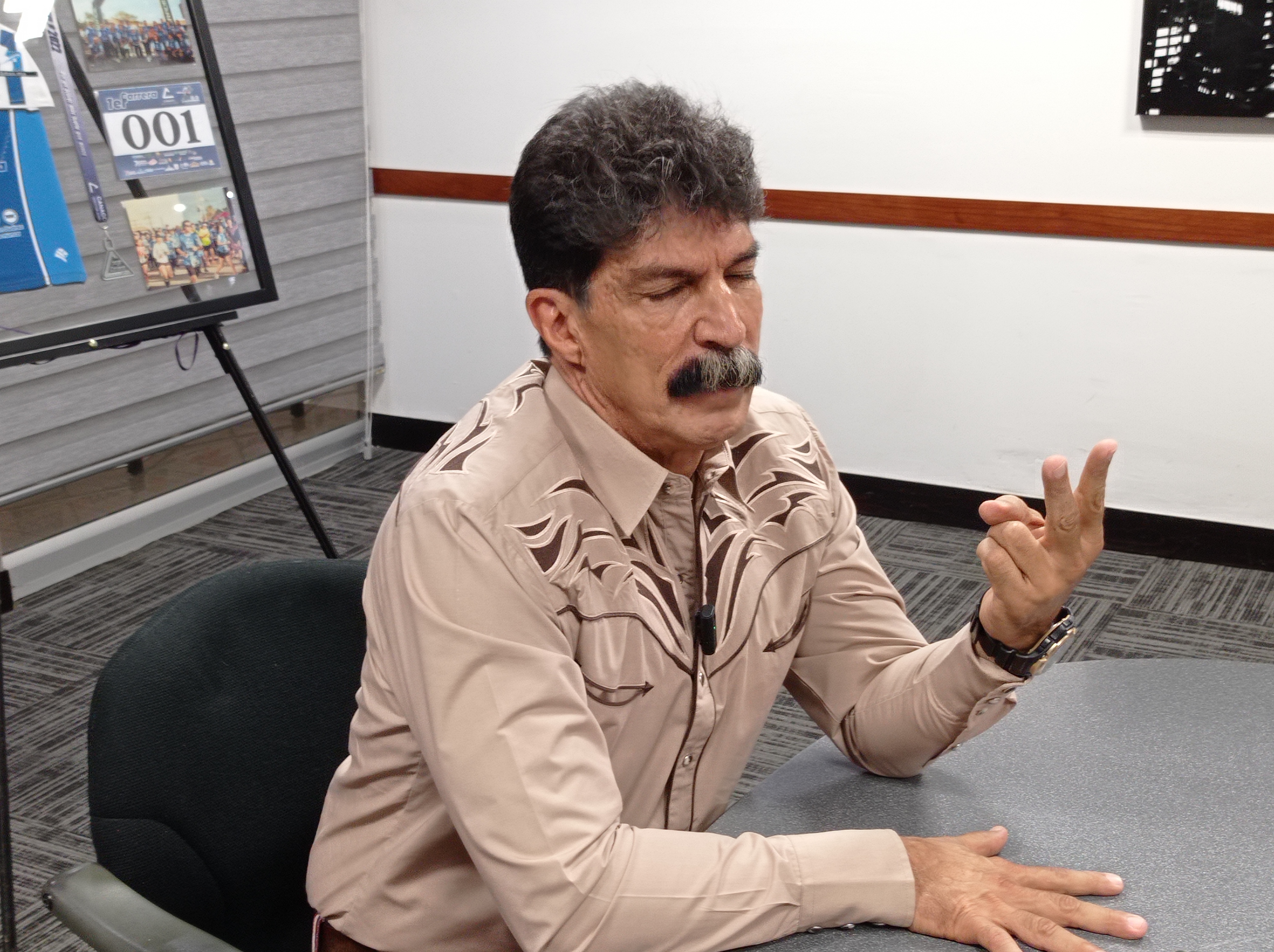 Siguen acumulándose quejas por problemas en aeropuerto.