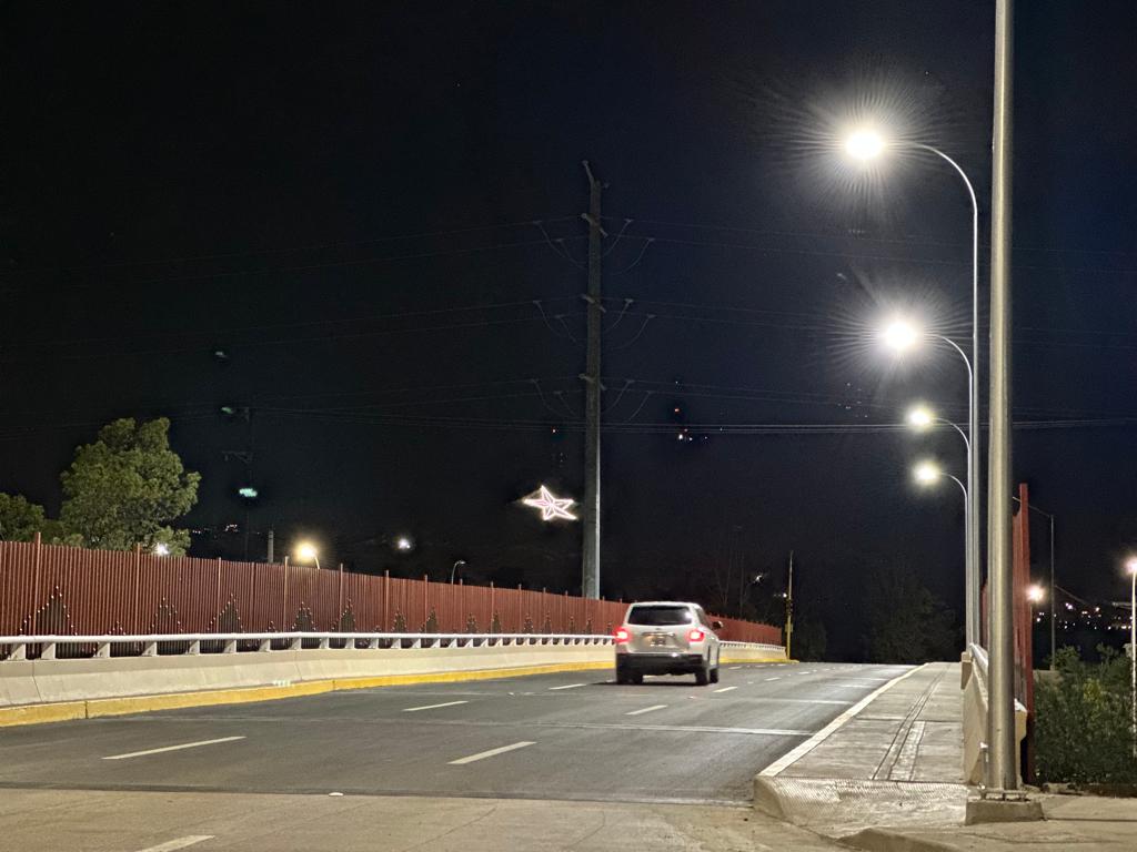 Avanza instalación de sistema de alumbrado en Puente Carlos Villarreal.