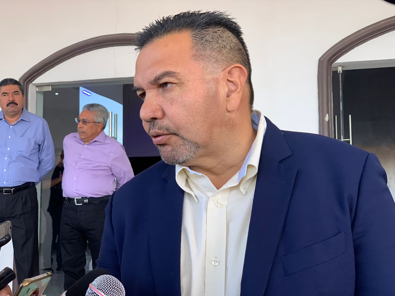 Municipio apoya con el reparto de agua en pipas.