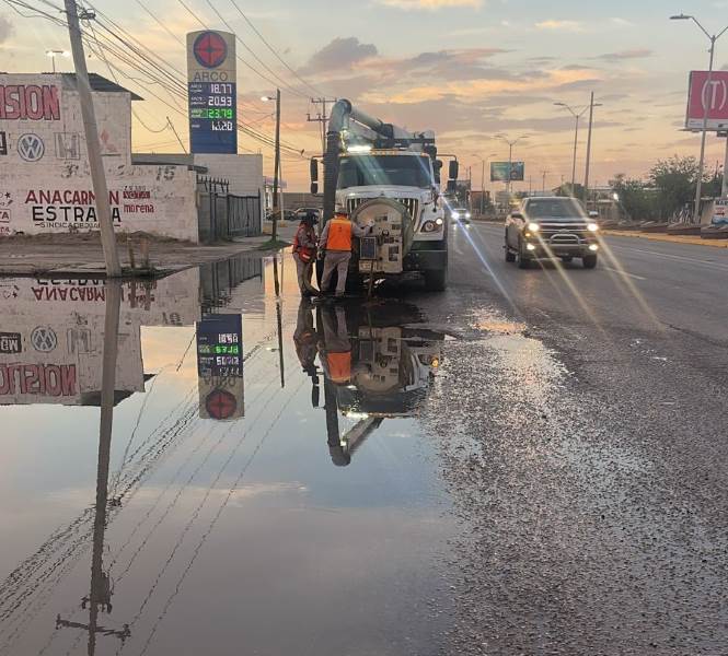 Atiende la JMAS nuevo brote de aguas negras en avenida panamericana