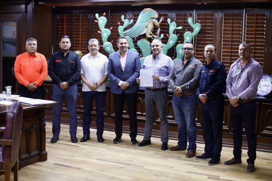 Visitan representantes del Sindicato Nacional de Trabajadores de la Educación a Presidente Municipal