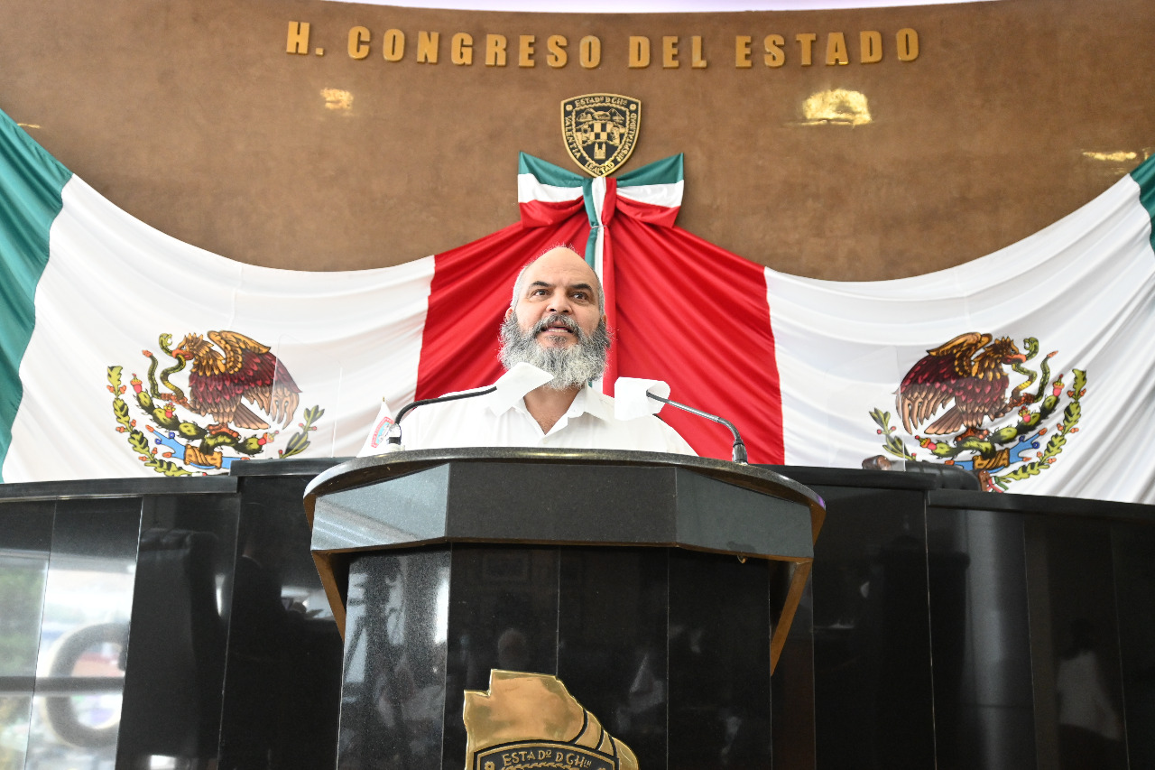 Presenta Benjamín Carrera iniciativa para establecer placas permanentes