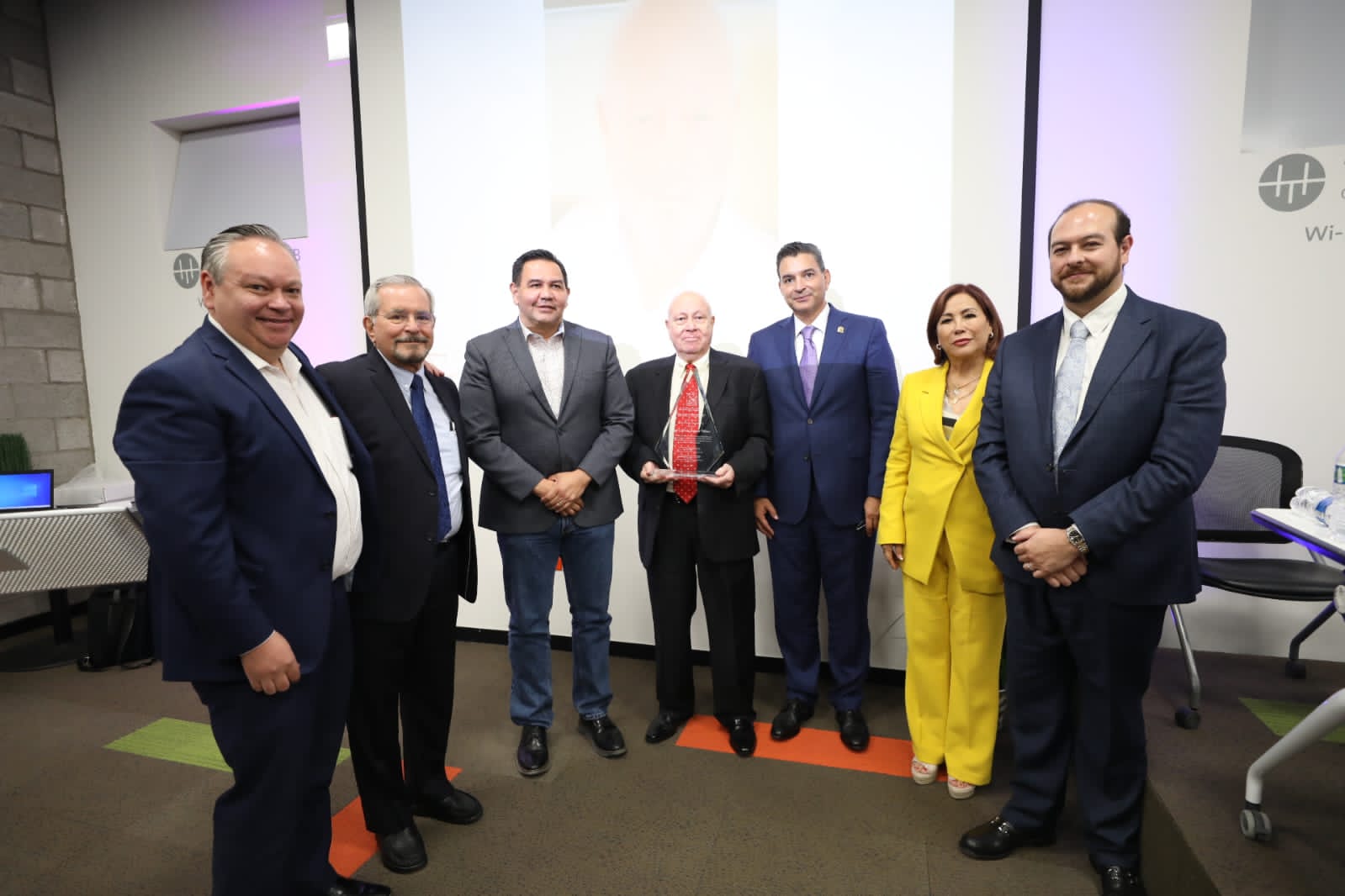 Asiste alcalde Cruz Pérez Cuéllar a asamblea del Colegio Estatal del Notariado Chihuahuense