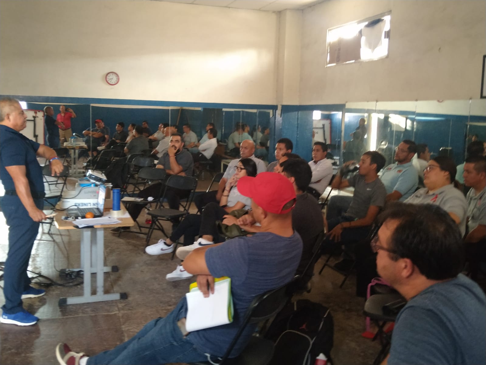 La Asociación Mexicana Deportiva de Basquetbol capacita a árbitros de la región