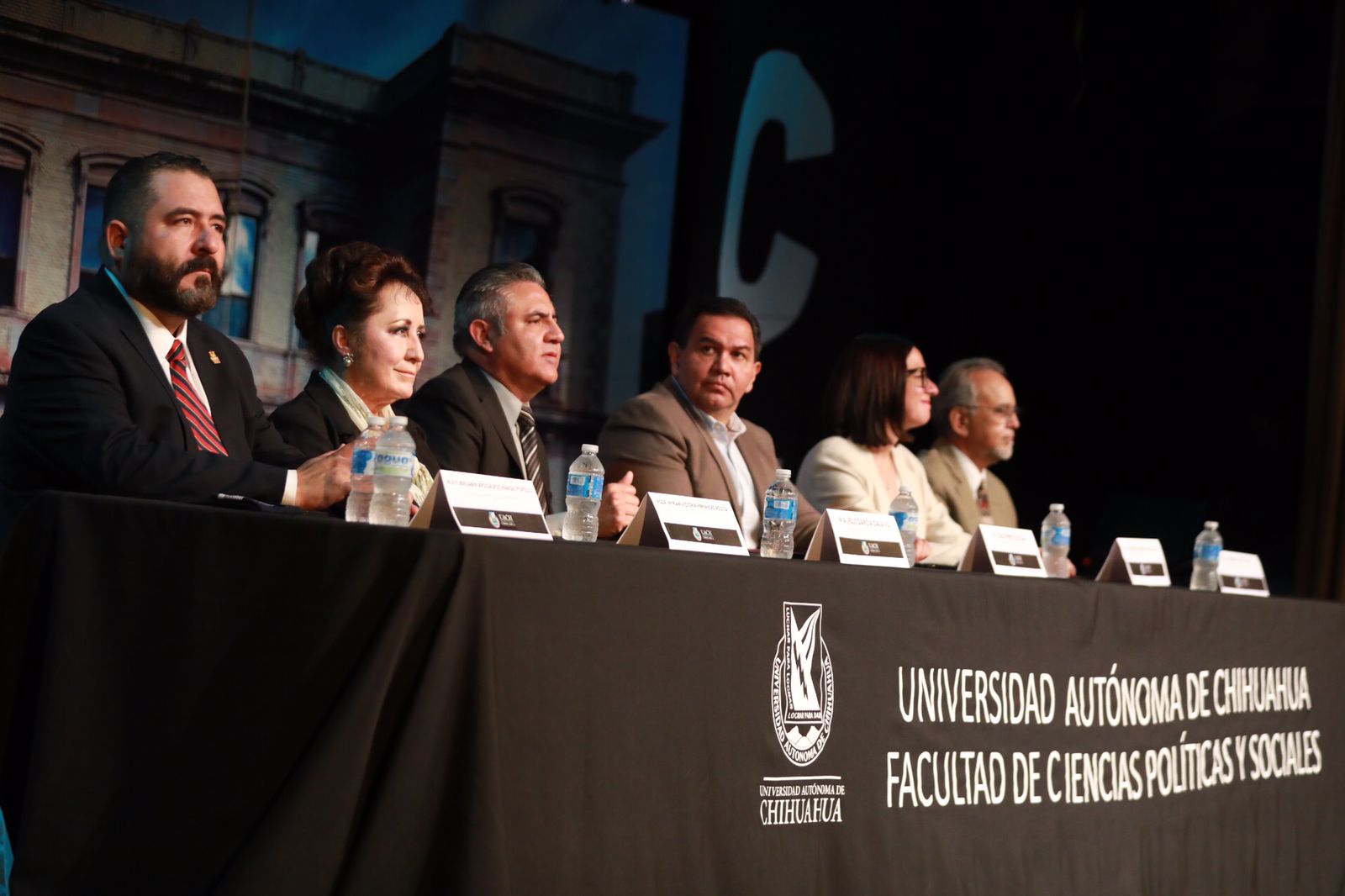 Asiste Presidente Municipal a graduación de la Universidad Autónoma de Chihuahua