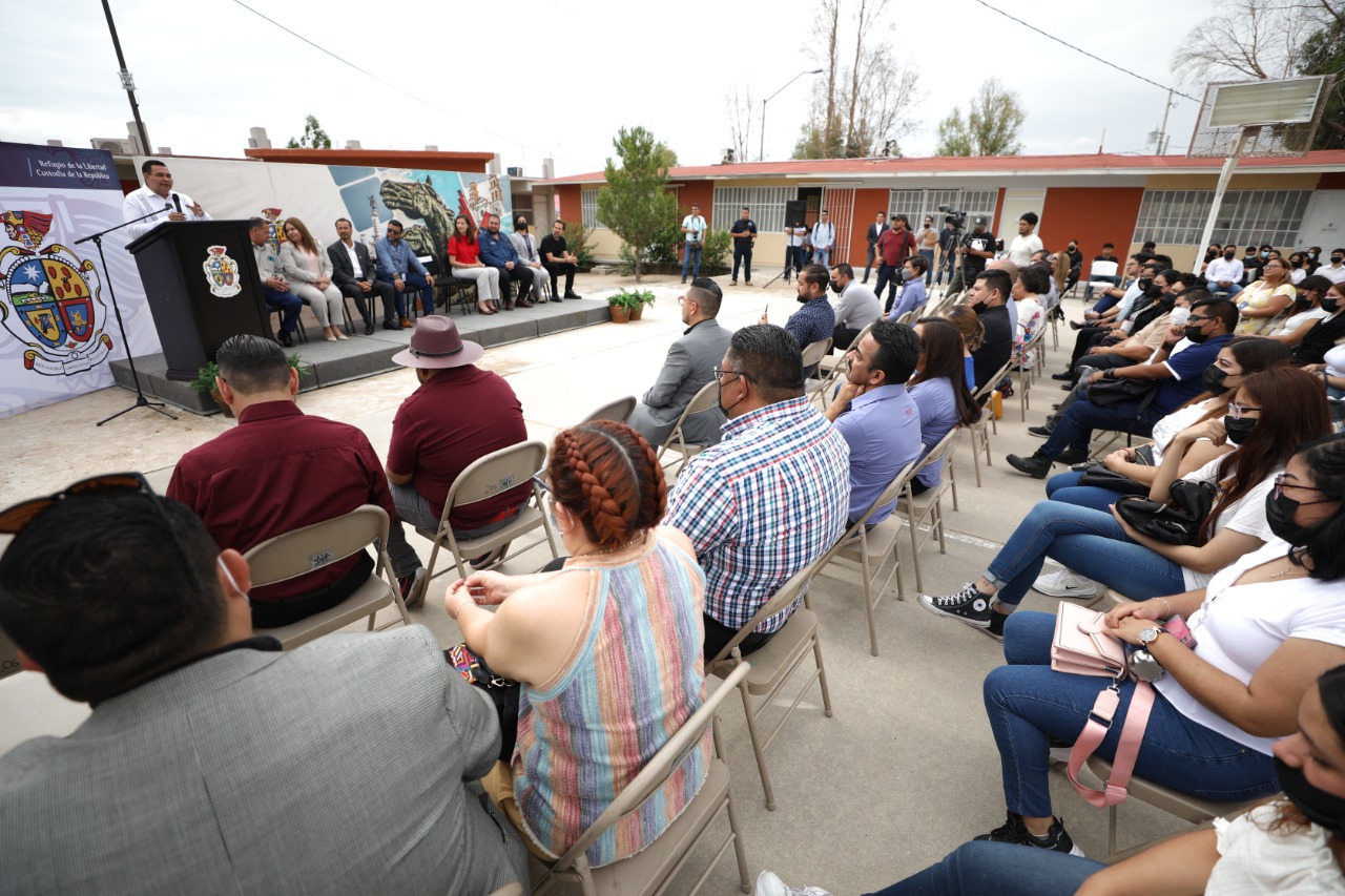 Continúa municipio con entrega de becas universitarias