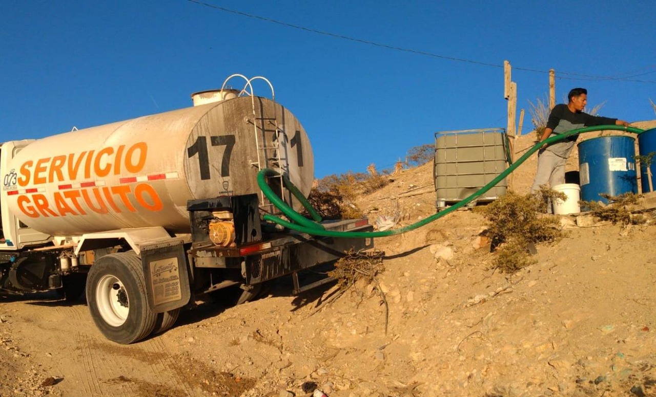 Continúa la JMAS con distribución de agua potable en Anapra