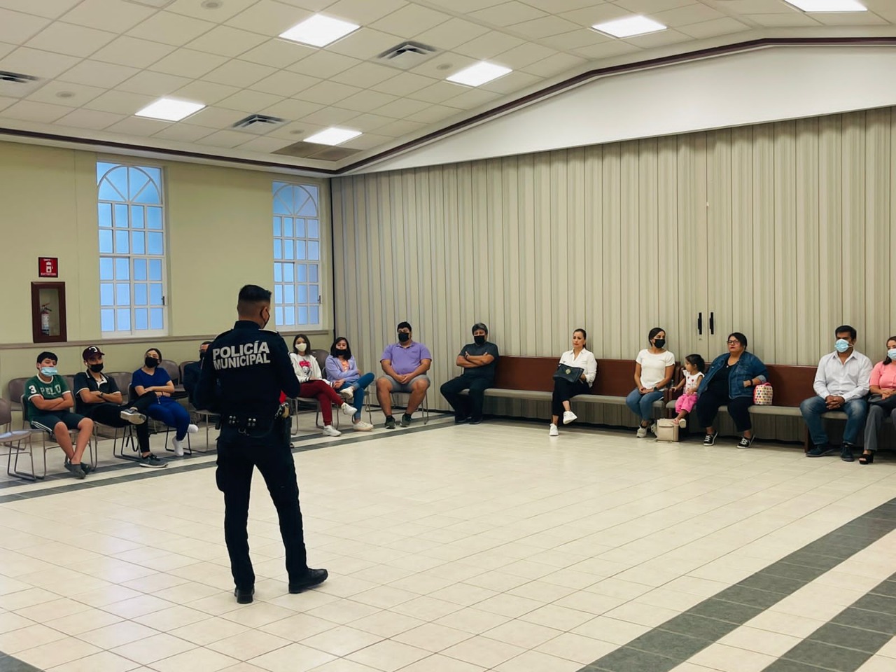 Imparten plática preventiva en centro religioso