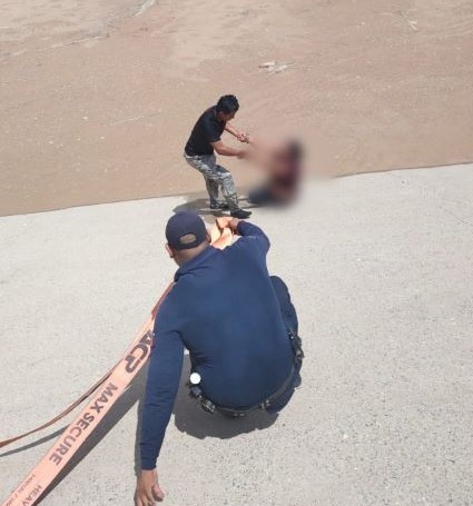 Elementos de la SSPM rescatan a mujer que era arrastrada por la corriente en el río Bravo