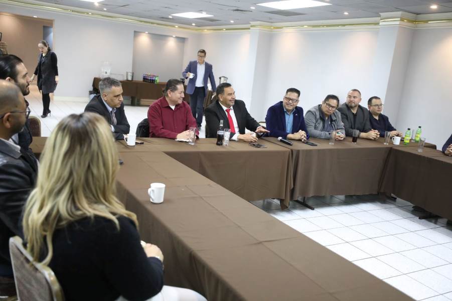 Convivió Alcalde Pérez Cuéllar con médicos de Chihuahua