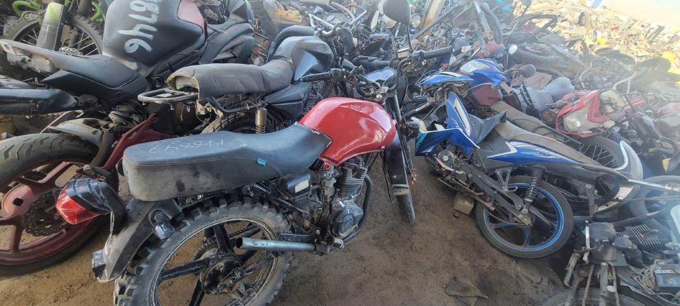 Detienen a sujeto en posesión de motocicleta con reporte de robo