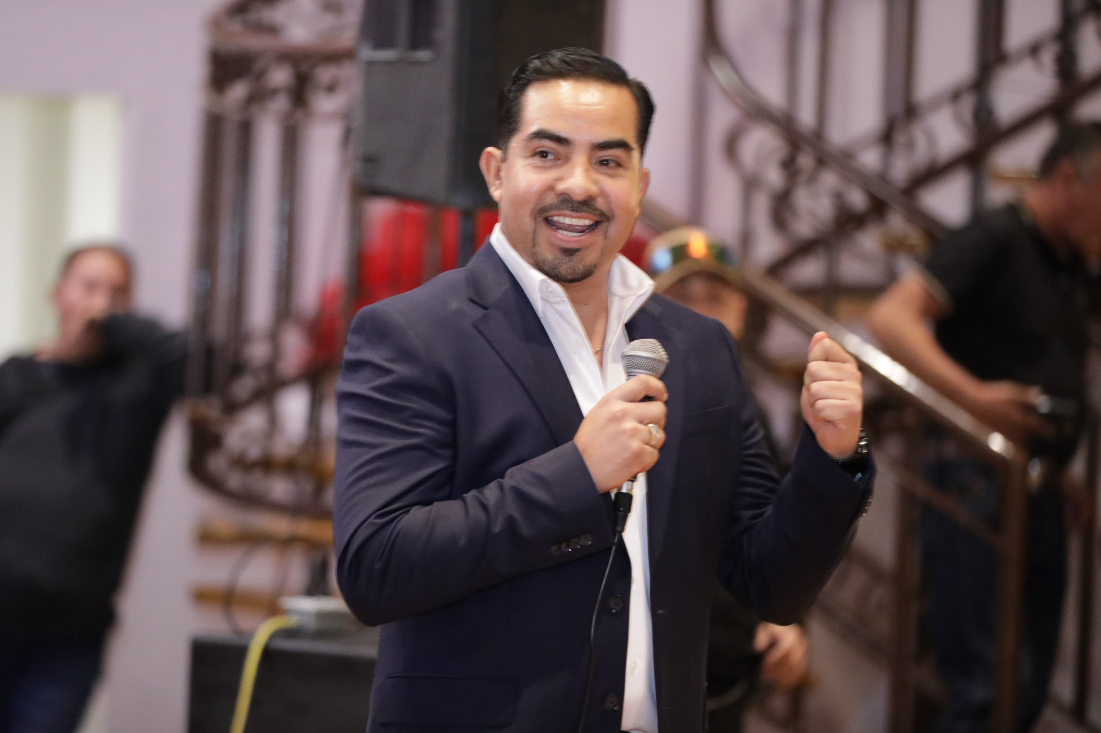 Alcalde Pérez Cuéllar convive con líderes de mercados en posada