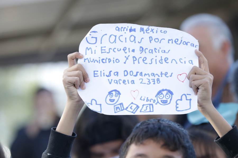 Entregaron obras de rehabilitación a ocho planteles y anuncian nuevos apoyos